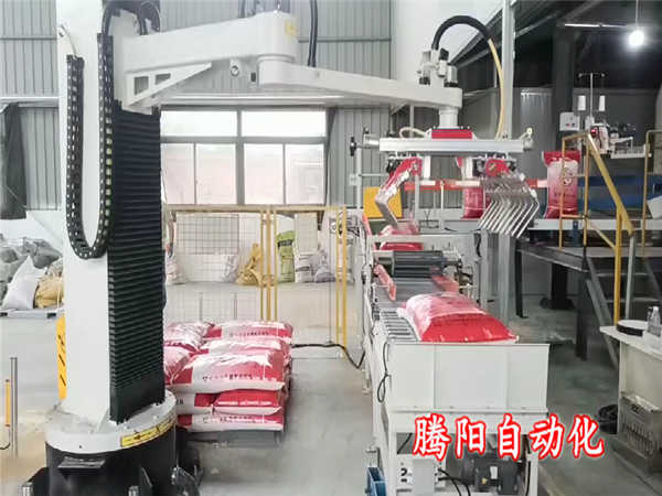 飼料立柱碼垛機(jī)輕松實(shí)現(xiàn)堆垛自動(dòng)化